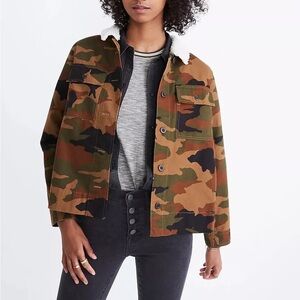 Madewell Northward Cropped Army Jacket in Cottontail Camo: Sherpa Edition - XL